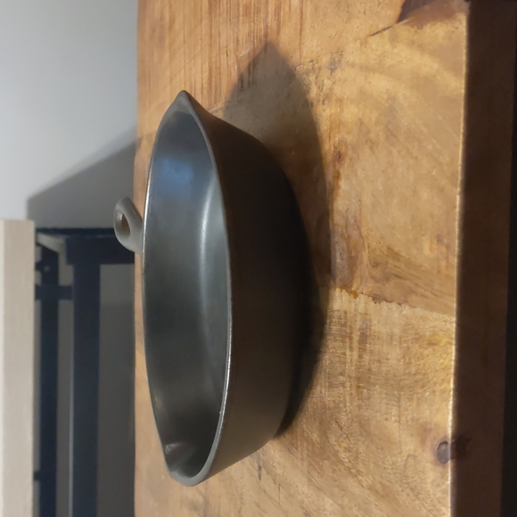 Vintage Unmarked Lodge Cast Iron Skillet, #3 - Picture 8 of 15